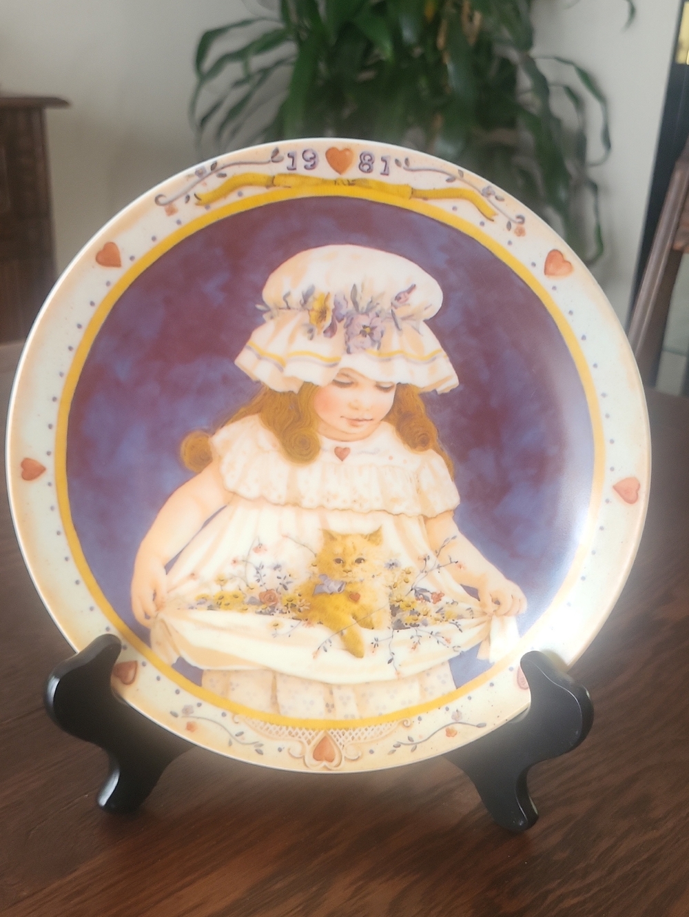 1981 The Carson Mint "Hearts and Flowers" Decorative Plate